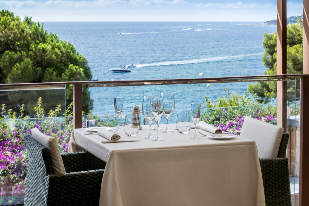 YOU DESIGN YOUR MOMENT